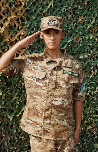 军旅大剧《伞兵魂》发布会 张赫与贾乃亮演绎“难兄难弟”