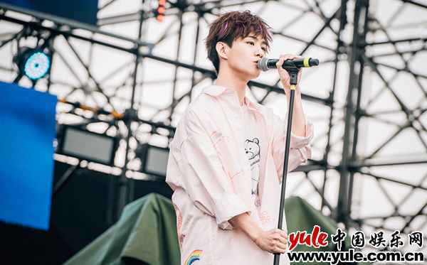 徐子未音乐节首秀落幕 连唱四首展现vocal实力