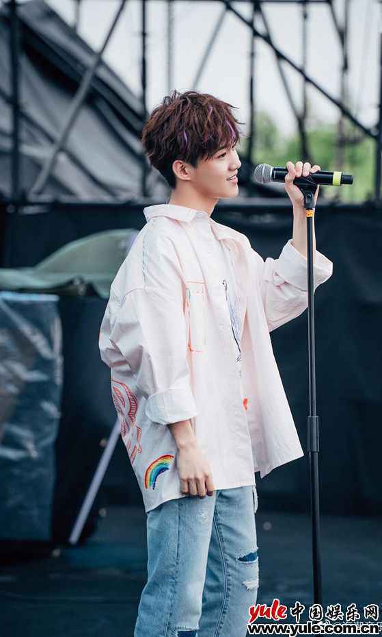 徐子未音乐节首秀落幕 连唱四首展现vocal实力