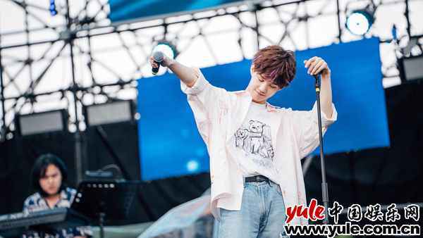 徐子未音乐节首秀落幕 连唱四首展现vocal实力