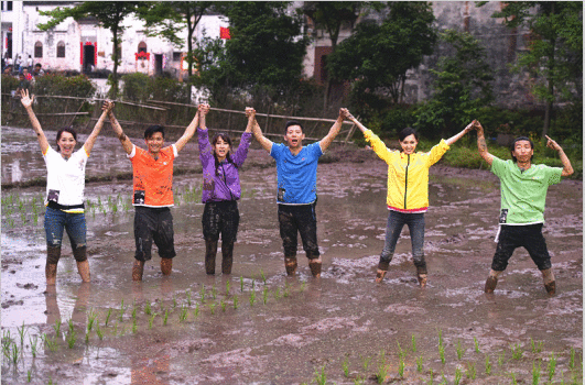 谢霆锋赞陈伟霆成长让他钦佩霍汶希港普笑点多获网友大赞
