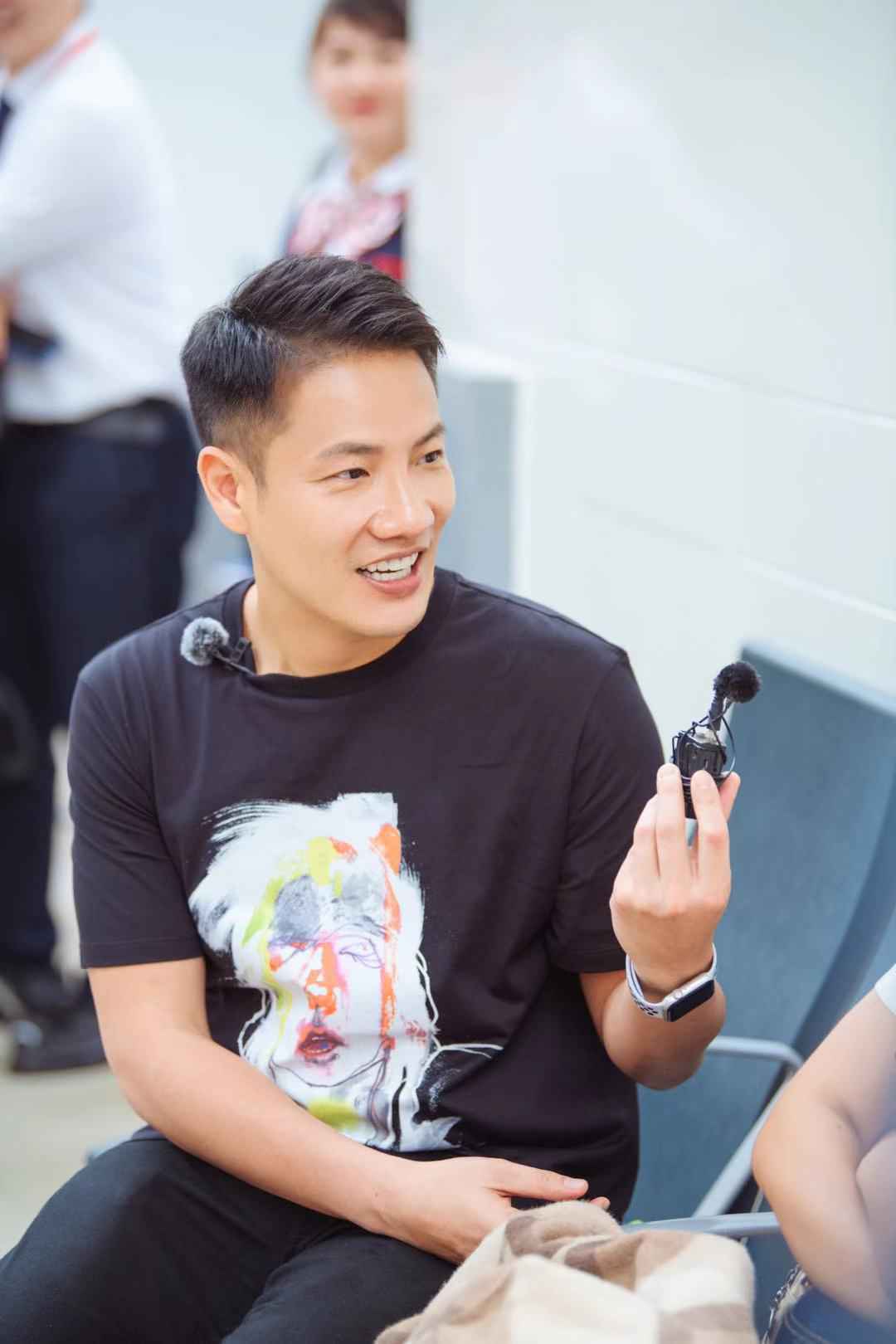 丁子高化身情感导师 助力吵架夫妻化解矛盾