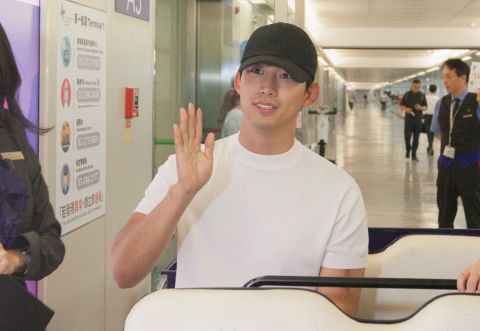 [有片]玉泽演担纲台湾观光新代言人 一身白T帅气抵台