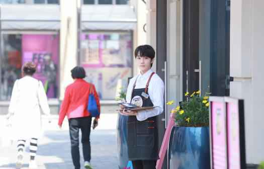 《心动的味道·厨语》刘也练就实力推销技能 许愿官集体舞抢眼十足