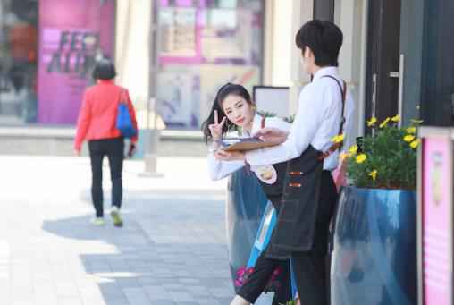 《心动的味道·厨语》刘也练就实力推销技能 许愿官集体舞抢眼十足