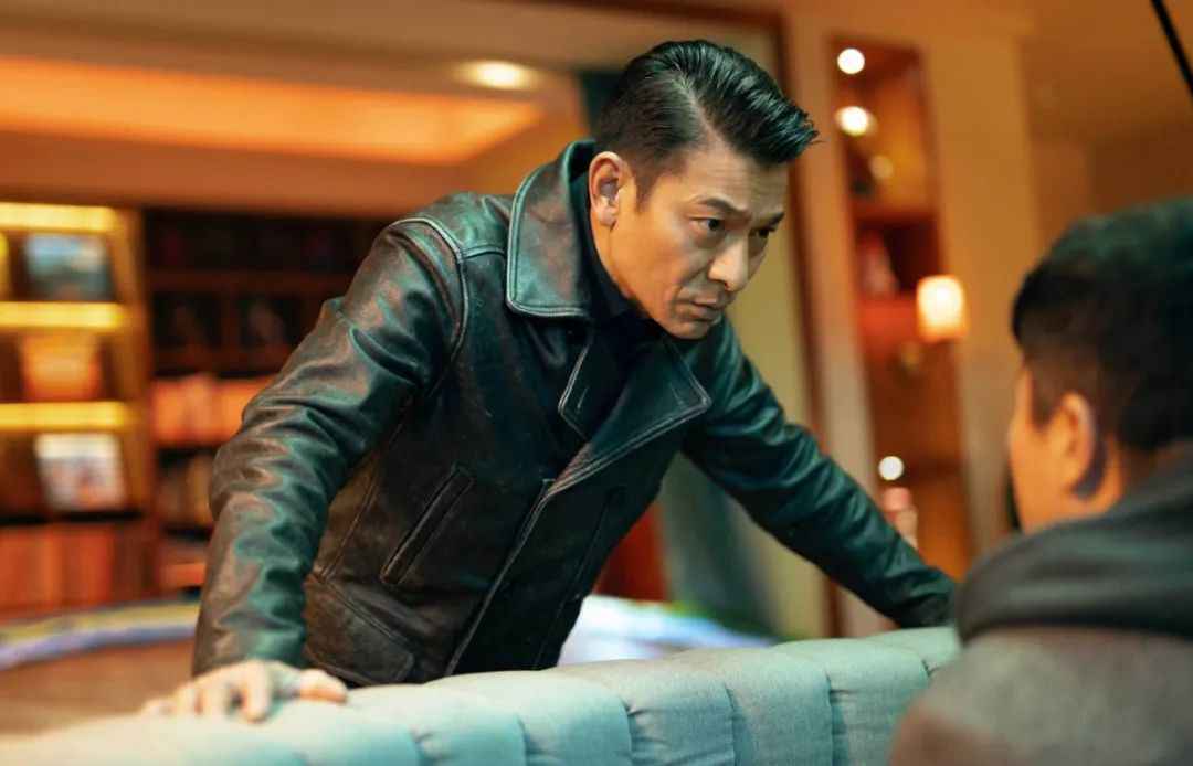 《人潮汹涌》票房破4亿,刘德华已经尽力,奈何同期对手太耀眼!