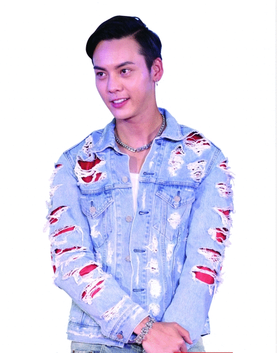 陈伟霆为何在《锋味》里总是穿的破破烂烂