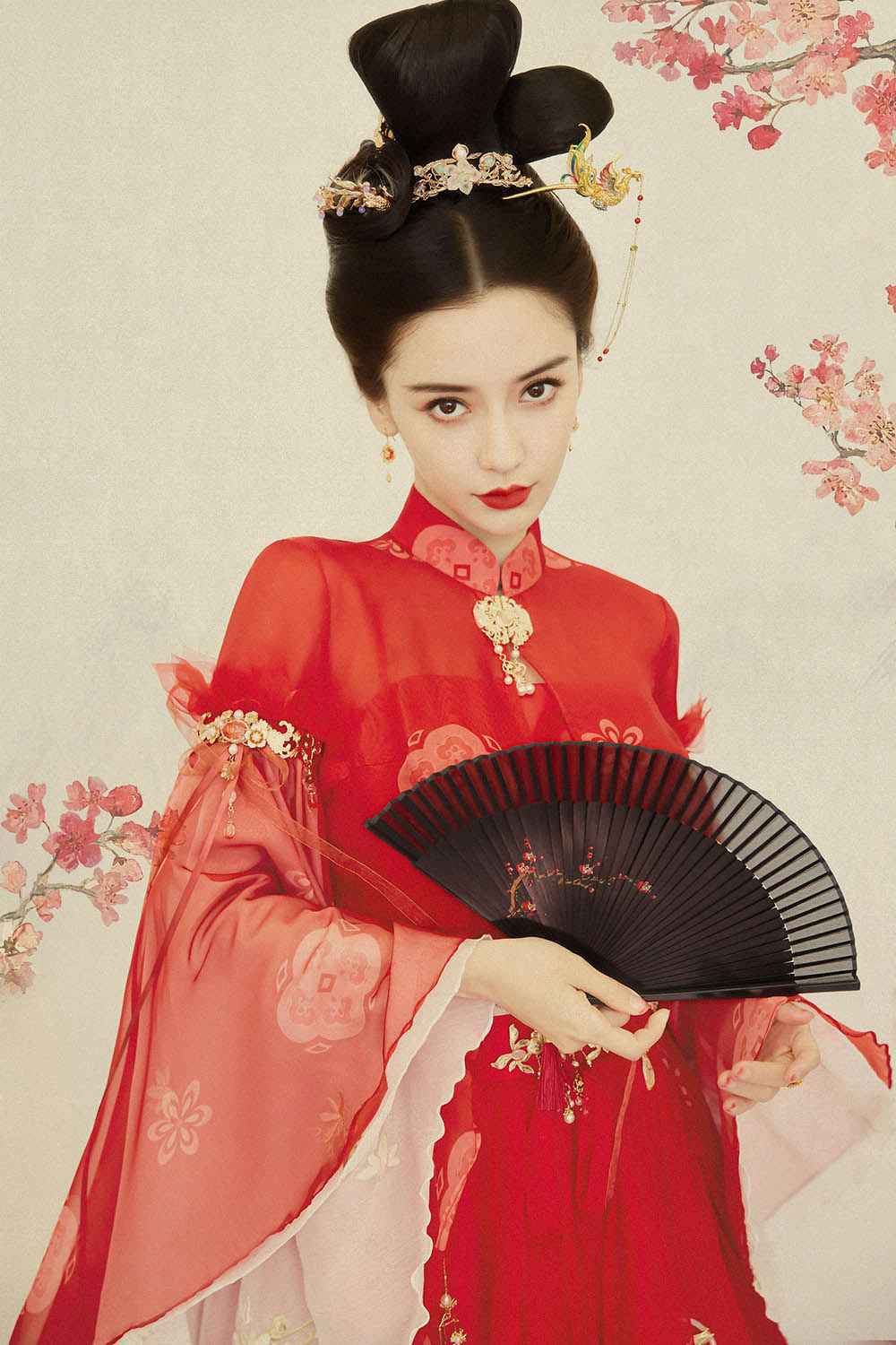 Angelababy演唱《星月神话》 金簪红衣造型展现别样气质