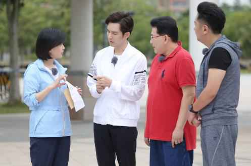 钟汉良再次加盟《我们在行动》 与陈蓉一起“入坑”铲牛粪