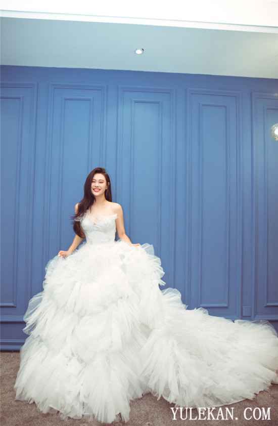 袁娅维《歌手当打之年》演唱《不亏不欠》得第三！白色婚纱，惊艳全场