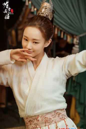 暑期上线！超级剧集《媚者无疆》发布虐恋版预告 李一桐乱世求生难逃爱恨纠葛