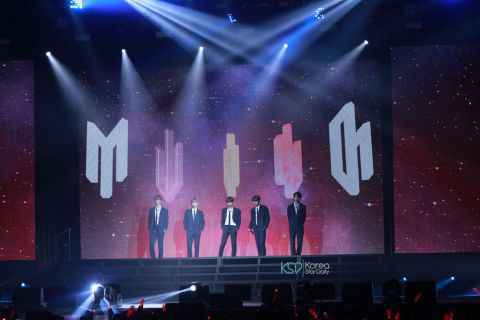 AB6IX首个亚巡见面会香港站 尽诉生活趣事