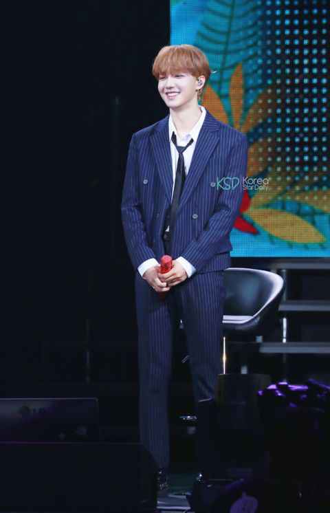 AB6IX首个亚巡见面会香港站 尽诉生活趣事