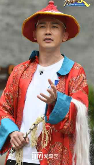 爱奇艺《奔跑吧》延禧“大猪蹄子”聂远来袭baby自夸演技好被猛捶