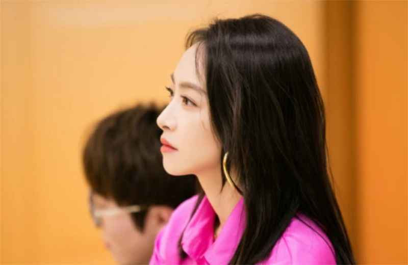 《创3》熬夜录制，导师们很辛苦，宋茜直接累倒