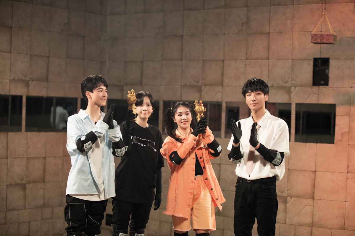 李斯丹妮性格有多讨喜?《疯狂的麦咭8》魔性闯关成密室Rap担当