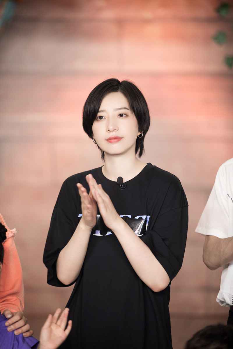 李斯丹妮性格有多讨喜?《疯狂的麦咭8》魔性闯关成密室Rap担当