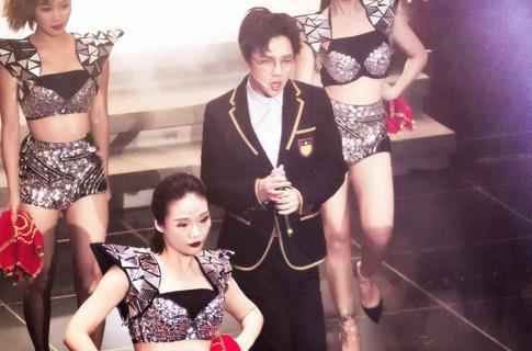 刘维变身东北“碧昂丝” 网友:特工“开脑洞”只服刘维!