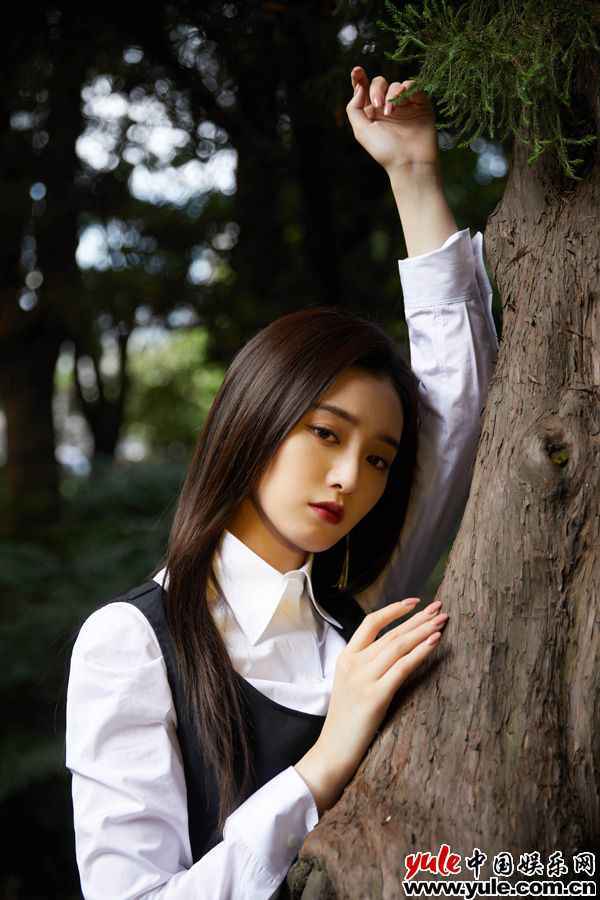 徐艺洋首张古风EP《花湮灭》即将上线 丛林光驳大片曝光气质卓然