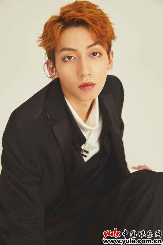 新生代音乐人翟洲浩原创单曲《关于你》上线 初试轻电音曲走心动人