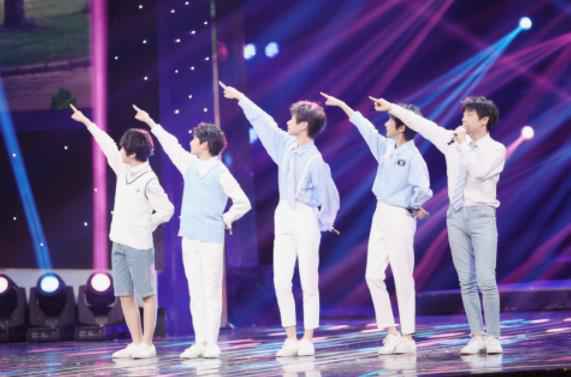 易安中学亮相央视综艺《开门大吉》 唱响《我们都是追梦人》