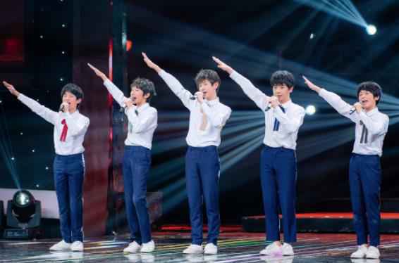 易安中学亮相央视综艺《开门大吉》 唱响《我们都是追梦人》