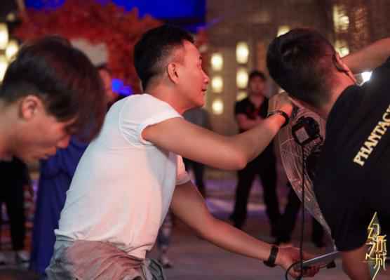 《幻乐之城》胡军成最义气“幻乐好友” 提前到场看彩排