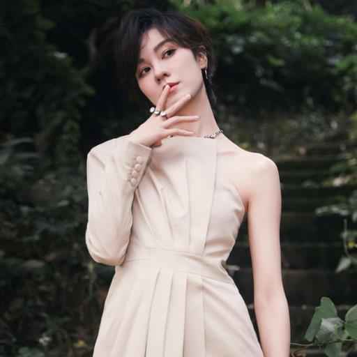 郁可唯推出首款自主设计潮流玩具 全球限量130只