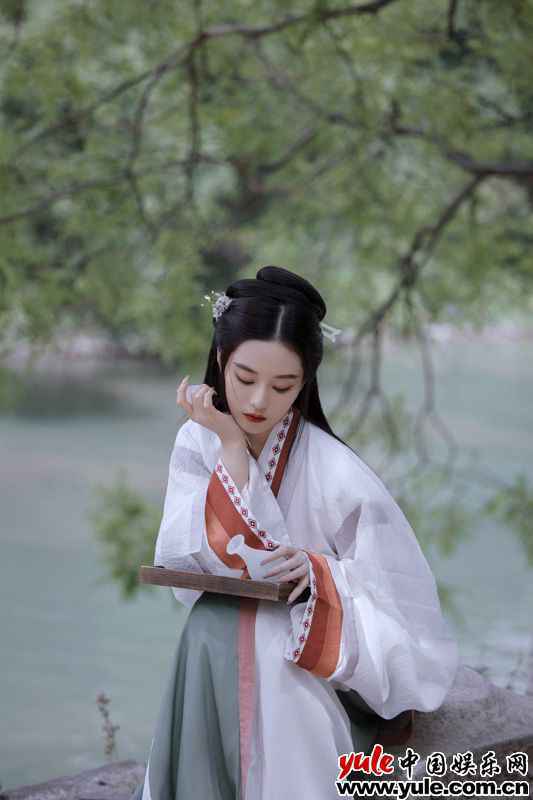 徐艺洋《花湮灭》柔情上线 雨停心晴花开花落自有归期