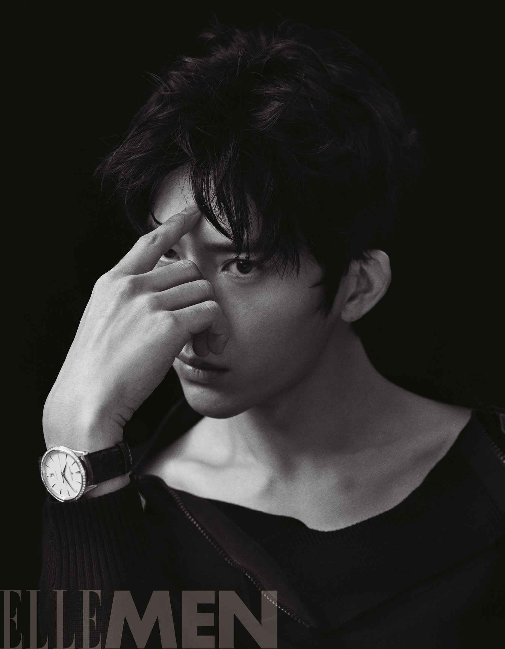 井柏然2019年度收官封面释出 焦糖系冬季男友温暖上线