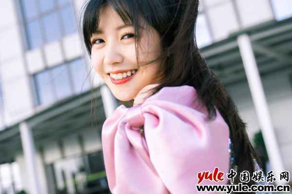 赖美云首专新歌《仲夏幻想谱》上线 谱写夏日心情唱出少女情怀