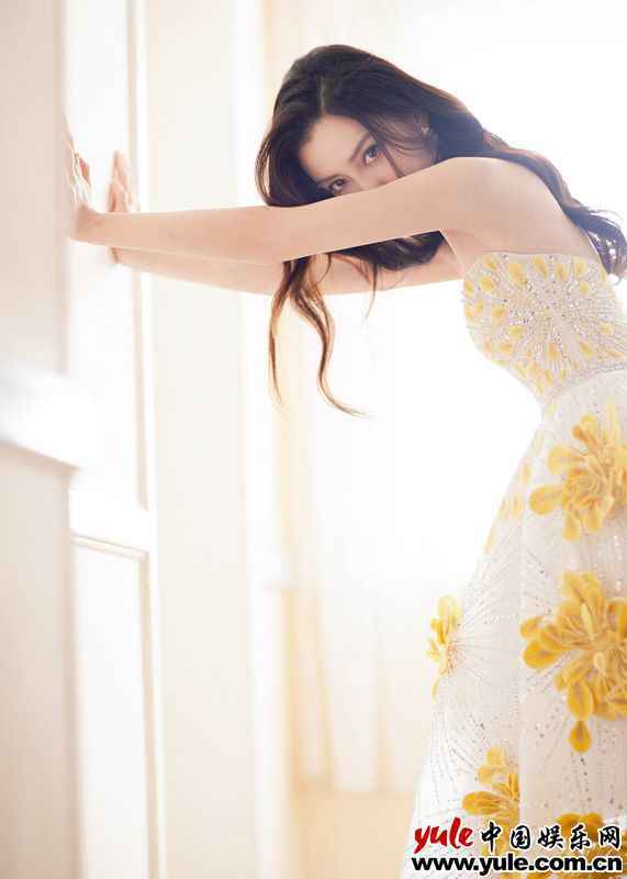 Angelababy灵动优雅 《心动的信号4》开播 Angelababy化身心动侦探解读心动讯息