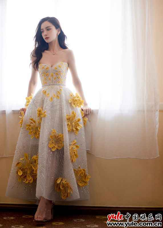 Angelababy气质迷人 《心动的信号4》开播 Angelababy化身心动侦探解读心动讯息