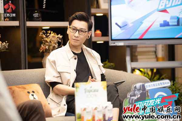 《闪闪发光的你》陈卓璇直面同辈压力 实习生“严阵以待”迎接立项会