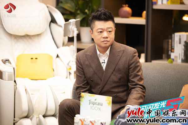 《闪闪发光的你》陈卓璇直面同辈压力 实习生“严阵以待”迎接立项会