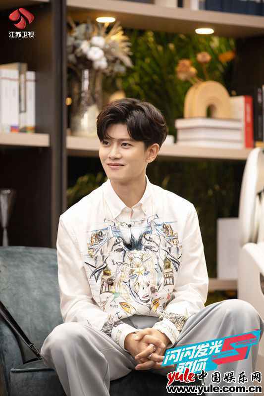 《闪闪发光的你》陈卓璇直面同辈压力 实习生“严阵以待”迎接立项会