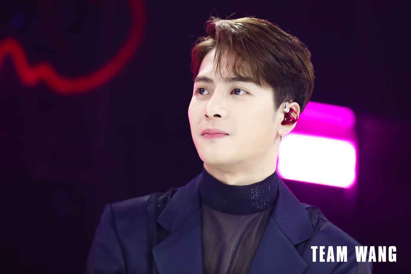 王嘉尔感恩派对上海开唱 透露专辑发行在即