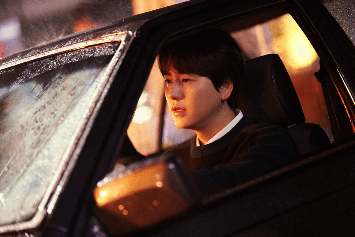 SUPER JUNIOR圭贤新曲发行倒计时2天，今天下午5点公开新曲《白日星辰 (Daystar)》MV预告片！