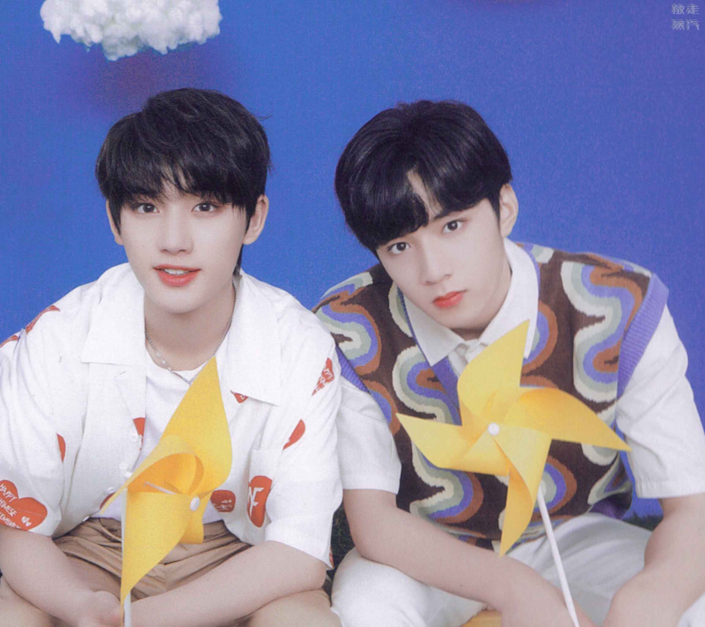 朝暮与年岁并往 我们一起携手同行