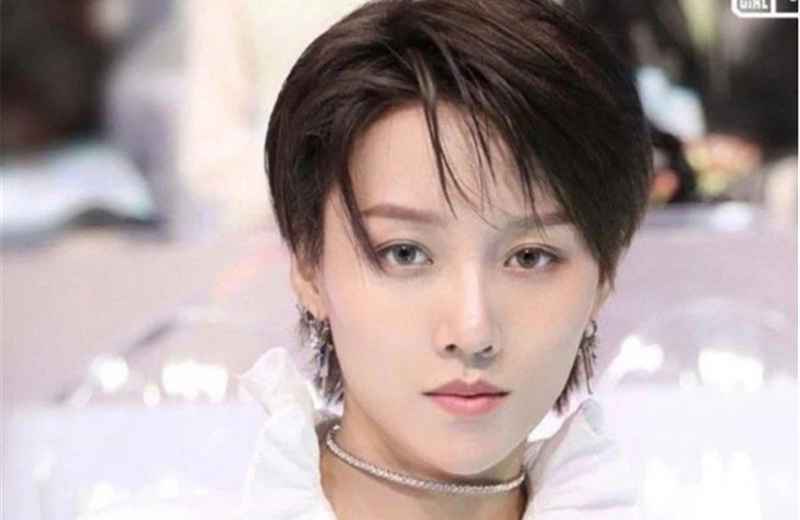 《青你2》刘雨昕旧照晒出，粉丝力挺idol，只是变白变瘦了而已