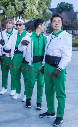 极限男人帮变身网络主播 “三傻”王迅高空直播自投“罗”网