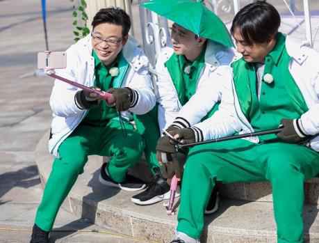 极限男人帮变身网络主播 “三傻”王迅高空直播自投“罗”网