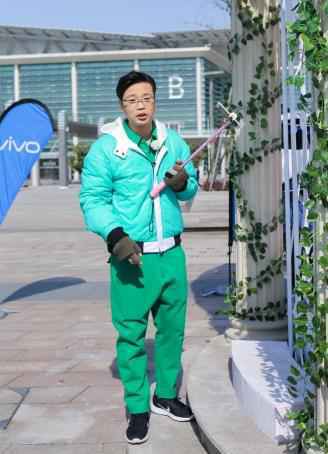 极限男人帮变身网络主播 “三傻”王迅高空直播自投“罗”网