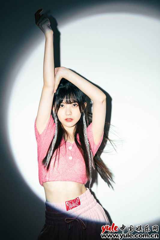 赖美云《欧皇幸运夜》脱口秀获好评 游戏问答加分真球迷认证