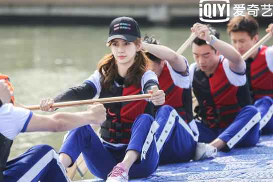 跑男团的小船说翻就翻 最帅鹿晗秒变“落汤鹿”