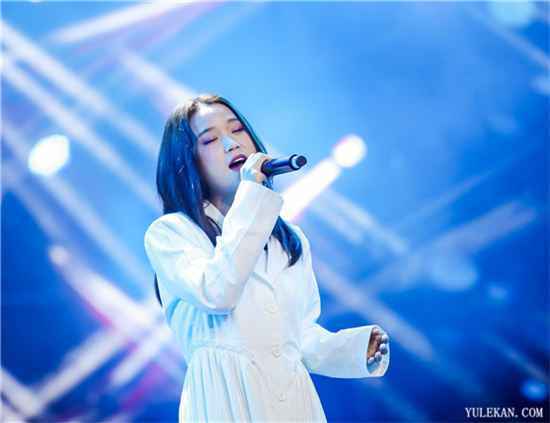 骆蕾慵懒嗓音拜新年 坚持初心用音乐诉说成长故事