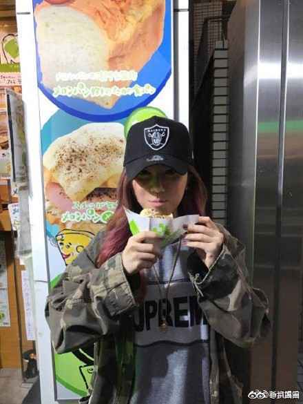 别注意腿了!看这是不是邓紫棋的新男友