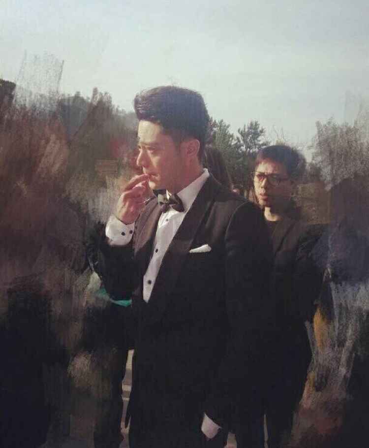 霍建华拍婚纱照被偶遇，伴郎伴娘是他们