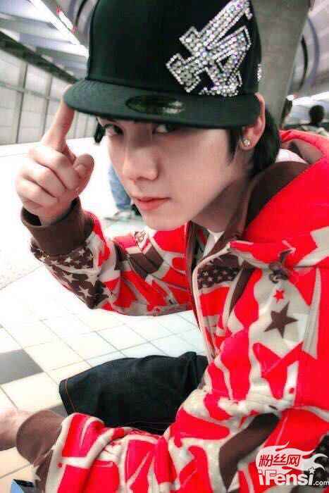 来看陈伟霆的成长记录告诉你他整没整容