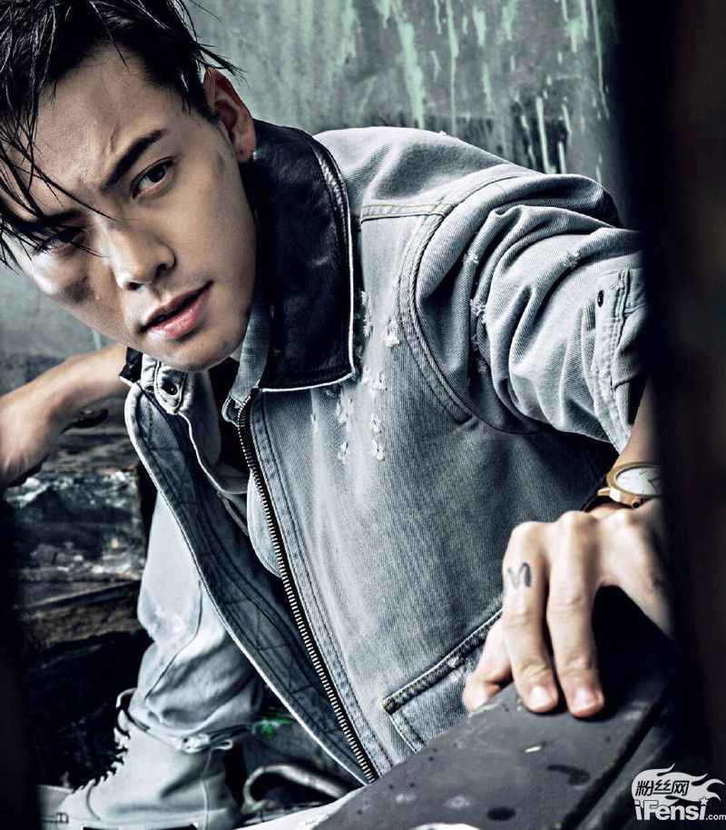 来看陈伟霆的成长记录告诉你他整没整容